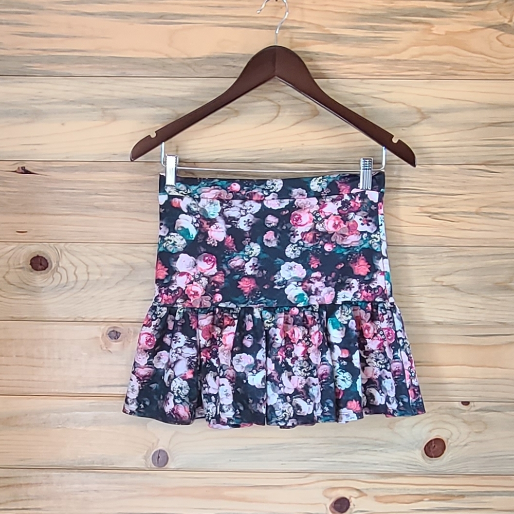 Re:named Ladies Floral Skirt Size M